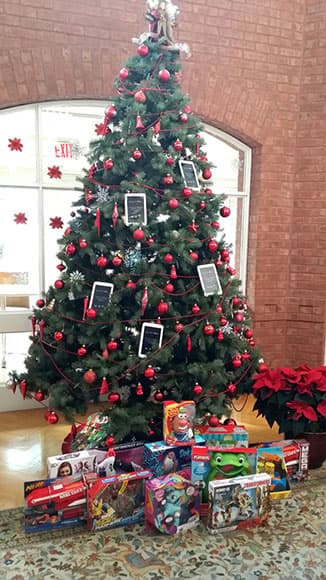 Toys & tablets kick off the holiday season at the Ottawa House.  Reproduced with the permission of Manoir Ronald McDonald House Ottawa®.