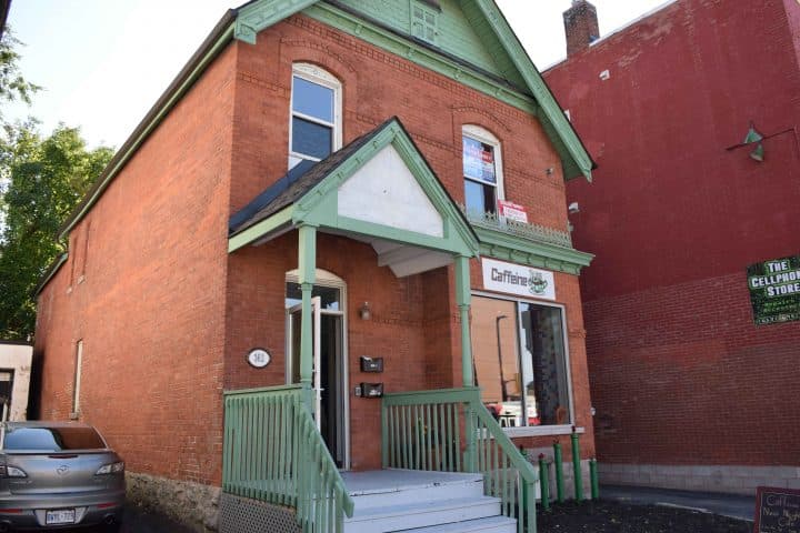 Caffeine 1UP is located on the ground floor of 362 Rideau Street, a converted house built ca. 1910. (Devyn Barrie/OTTAWASTART.COM)