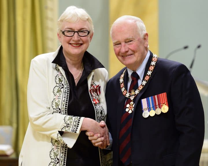 GG02-2016-0342-018 September 23, 2016 Ottawa, Ontario, Canada His Excellency presents the Member of the Order of Canada insignia to Laura Brandon, C.M. His Excellency the Right Honourable David Johnston, Governor General of Canada, presided over an Order of Canada investiture ceremony at Rideau Hall, on Friday, September 23, 2016. The Governor General, who is chancellor and Principal Companion of the Order, bestowed the honour on 1 Companion, 9 Officers and 36 Members. Credit: MCpl Vincent Carbonneau, Rideau Hall, OSGG